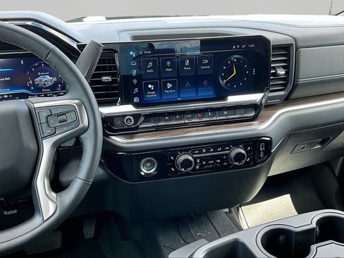 Used 2024 Chevrolet Silverado 1500 LT image 9