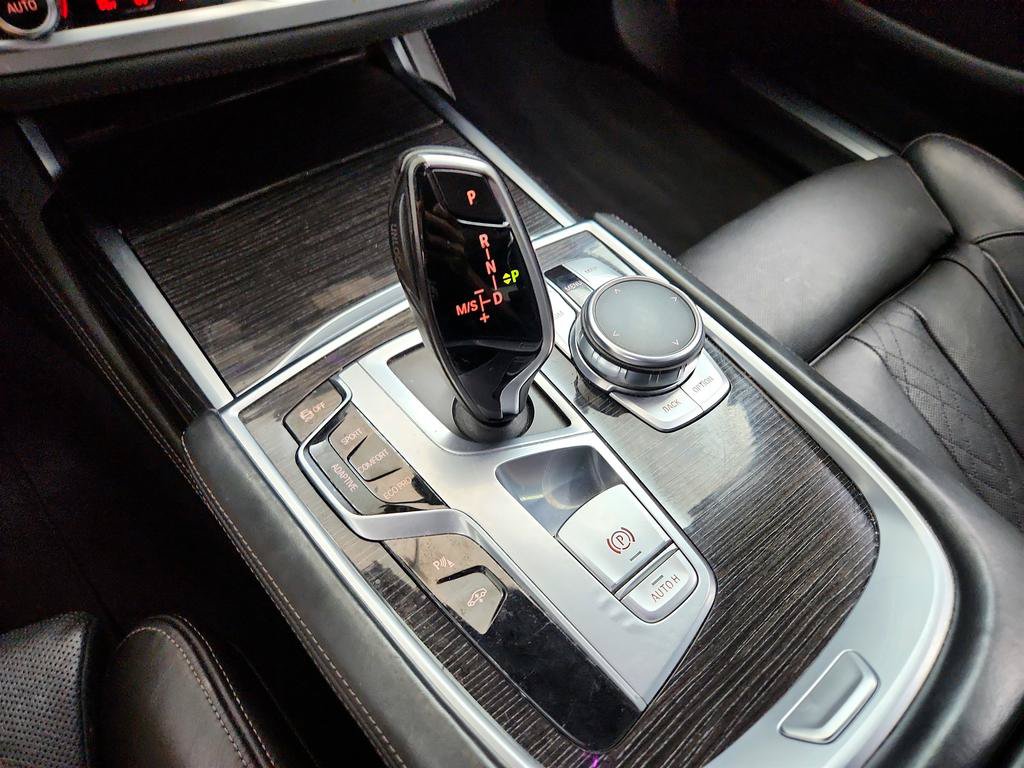Used 2016 BMW 750i xDrive AWD/4WD image 18