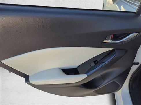 Used 2018 MAZDA MAZDA3 Grand Touring w/ Premium Equipment Package FWD image 9