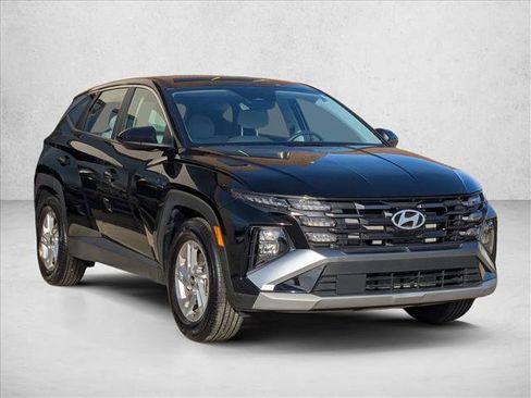 Used 2025 Hyundai Tucson SE image 3