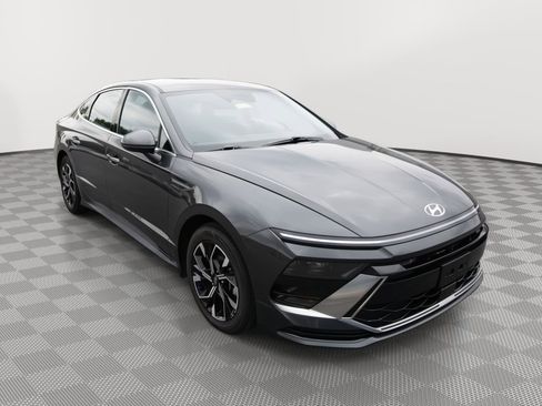 Used 2025 Hyundai Sonata SEL FWD image 3