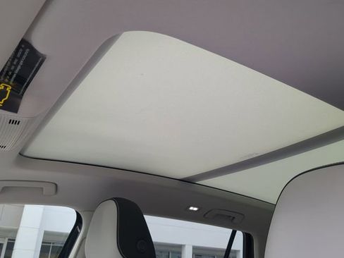New 2026 Volkswagen Tiguan SE FWD image 21