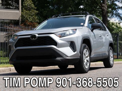 Used 2021 Toyota RAV4 LE FWD image 2