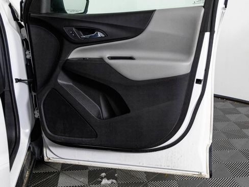 Used 2020 Chevrolet Equinox LS image 39