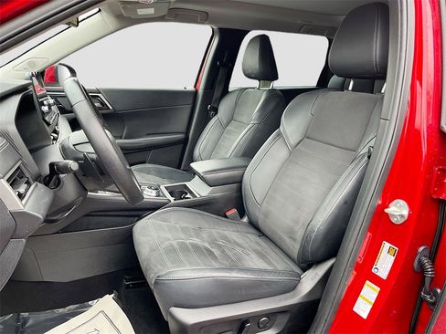 Used 2023 Mitsubishi Outlander SE image 19