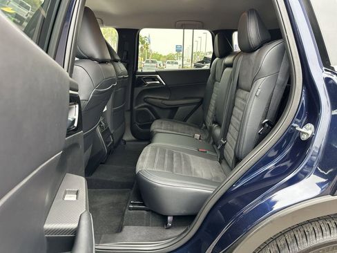 Used 2024 Mitsubishi Outlander SE image 27