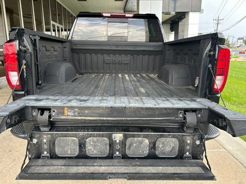 Used 2022 GMC Sierra 1500 Elevation w/ Elevation Premium Package AWD/4WD image 12