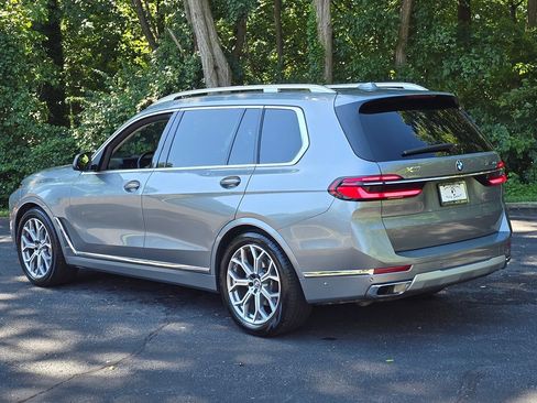 Used 2025 BMW X7 xDrive40i w/ Premium Package AWD/4WD image 4