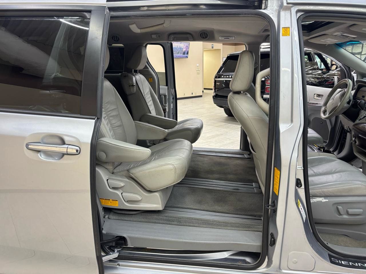 Used 2012 Toyota Sienna XLE w/ XLE Navigation Pkg FWD image 20