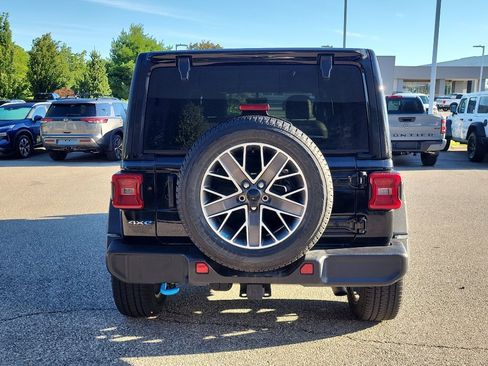 Used 2023 Jeep Wrangler Unlimited Sahara w/ Cold Weather Group AWD/4WD image 6
