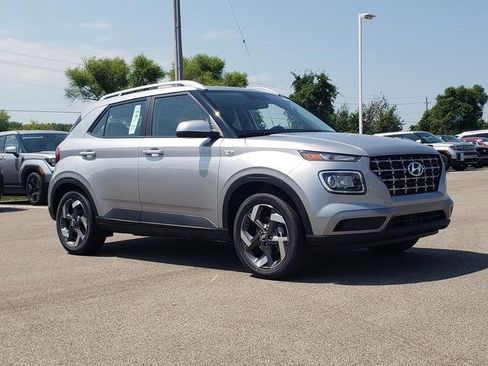 New 2025 Hyundai Venue SEL image 3