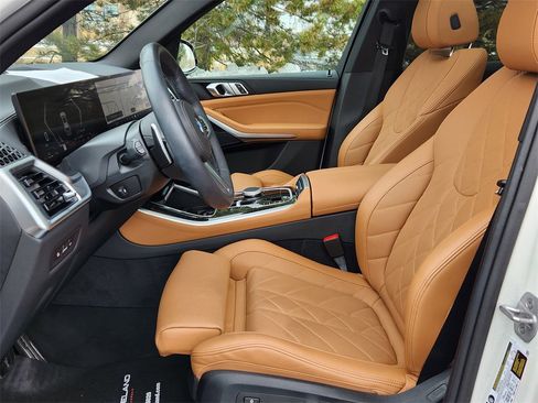 Used 2024 BMW X5 xDrive40i w/ M Sport Package image 8