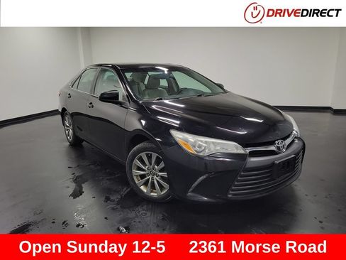 Used 2017 Toyota Camry XLE w/ Moonroof Package FWD image 1