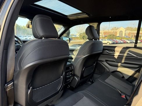 New 2025 Jeep Grand Cherokee Laredo w/ Luxury Tech Group I image 28