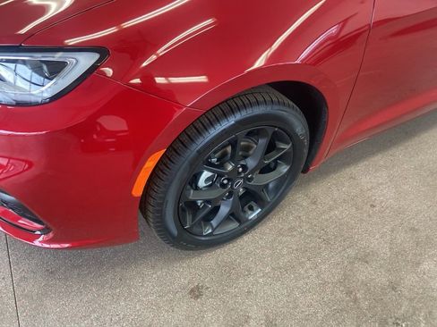 New 2026 Chrysler Pacifica Select w/ S Appearance Package FWD image 4