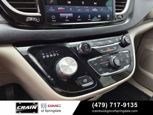Used 2022 Chrysler Pacifica Touring-L FWD image 18