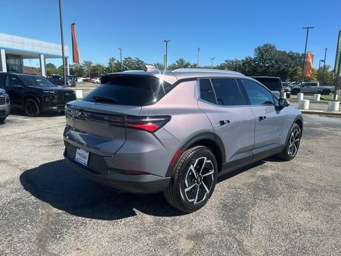 New 2026 Chevrolet Equinox EV LT image 3