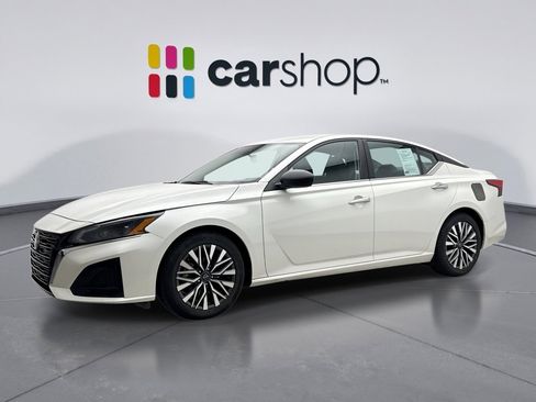 Used 2024 Nissan Altima 2.5 SV image 1