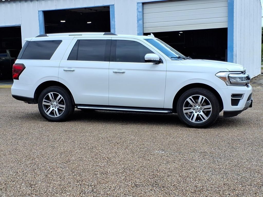 Used 2022 Ford Expedition Limited RWD image 5