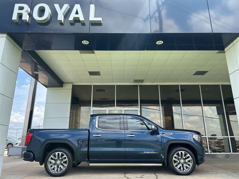 Used 2023 GMC Sierra 1500 Denali w/ Denali Reserve Package AWD/4WD image 1