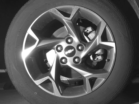 Used 2025 Chevrolet Trax LT FWD image 13