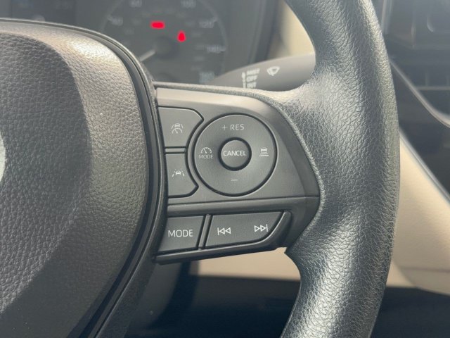 Used 2025 Toyota Corolla LE w/ Convenience Package FWD image 19