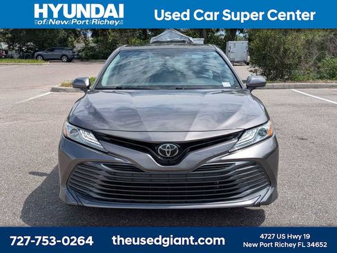 Used 2019 Toyota Camry XLE FWD image 8