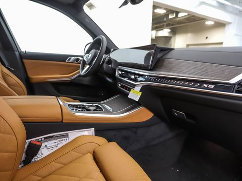 Used 2026 BMW X5 xDrive50e w/ M Sport Package image 29