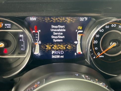 Used 2022 Jeep Wrangler Unlimited Sahara image 12