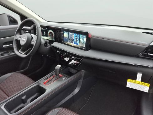 New 2026 Nissan Kicks SR image 14