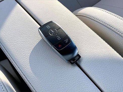 Certified 2025 Mercedes-Benz GLB 250 4MATIC image 37