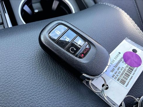 Used 2025 Honda Pilot Elite image 15