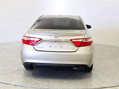 Used 2016 Toyota Camry SE w/ Moonroof Package FWD image 6