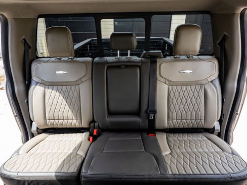 Used 2025 Ford F350 Platinum w/ Platinum Plus Package image 36