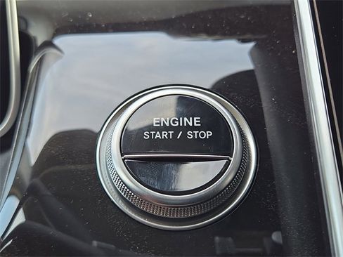 New 2025 Mercedes-Benz GLC 350e 4MATIC image 12