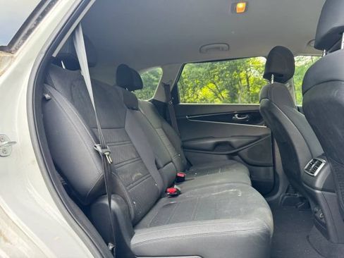 Used 2017 Kia Sorento AWD image 18