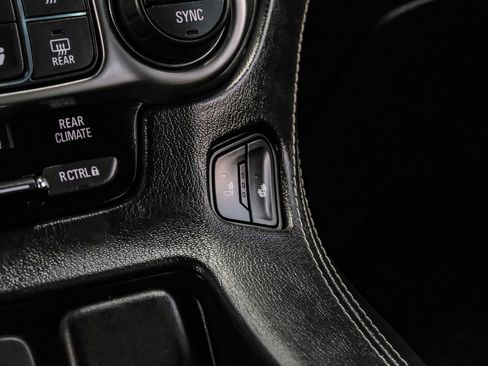 Used 2018 Chevrolet Suburban LT image 27