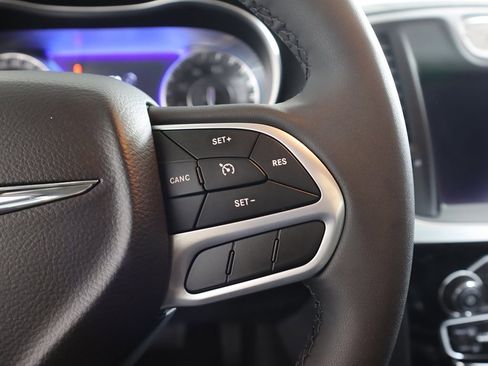 Used 2023 Chrysler 300 Touring w/ Sport Appearance Package image 39