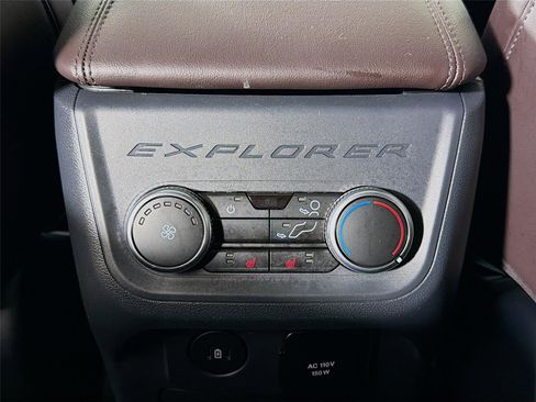Used 2025 Ford Explorer Platinum image 25