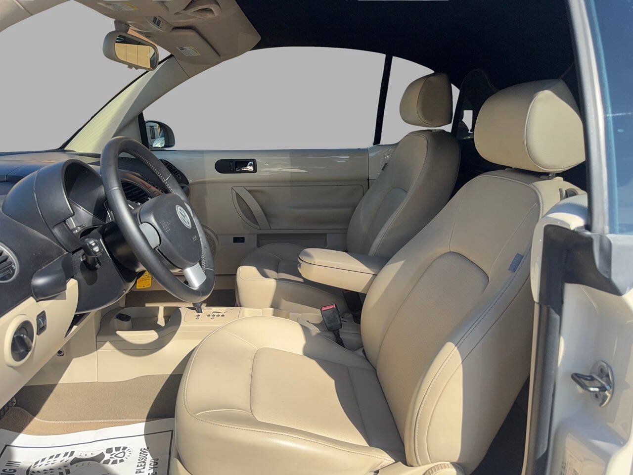 Used 2010 Volkswagen Beetle Convertible FWD image 21