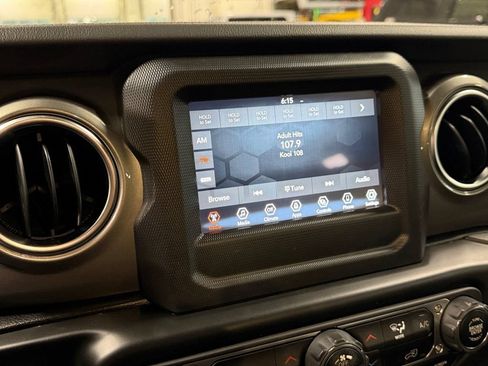 Used 2021 Jeep Wrangler Unlimited Sahara AWD/4WD image 34