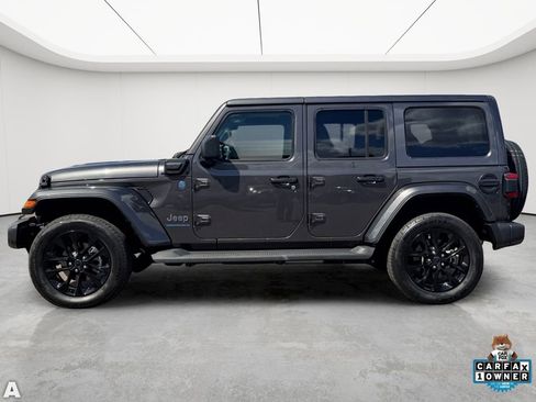 Certified 2025 Jeep Wrangler Unlimited Sahara AWD/4WD image 3