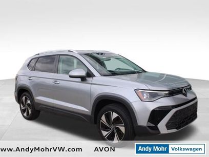 Used 2025 Volkswagen Taos SE w/ Panoramic Sunroof Package