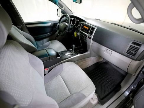 Used 2005 Toyota 4Runner SR5 AWD/4WD image 5