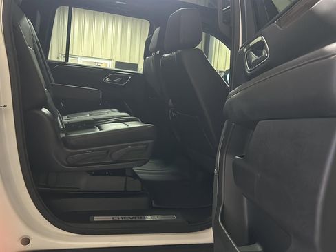 Used 2022 Chevrolet Suburban LT w/ Luxury Package image 10