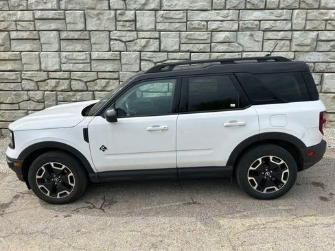 Used 2023 Ford Bronco Sport Outer Banks w/ Tech Package AWD/4WD image 3