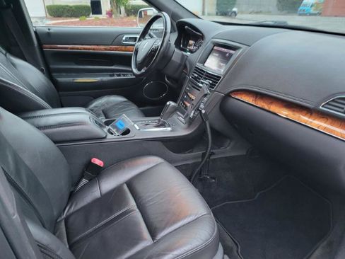 Used 2013 Lincoln MKT AWD image 28