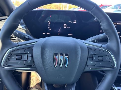 Used 2025 Buick Envista Avenir image 26