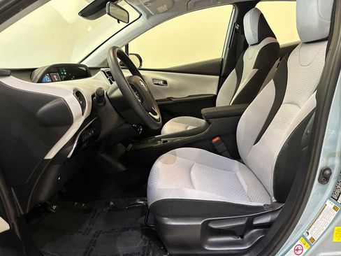 Used 2019 Toyota Prius LE image 19