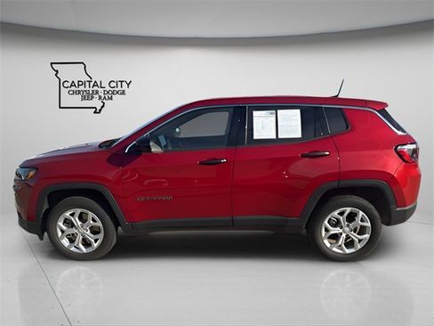 Used 2024 Jeep Compass Sport image 6